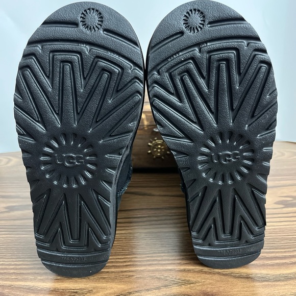 UGG Boots Classic Short Black Silver Metallic Spots US Women’s Size 5 Comfy - Picture 7 of 12